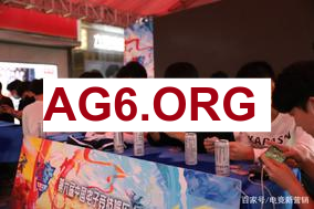 乌兹：都说一笑笑到S13，现在S16了！你在干嘛，我在干嘛！